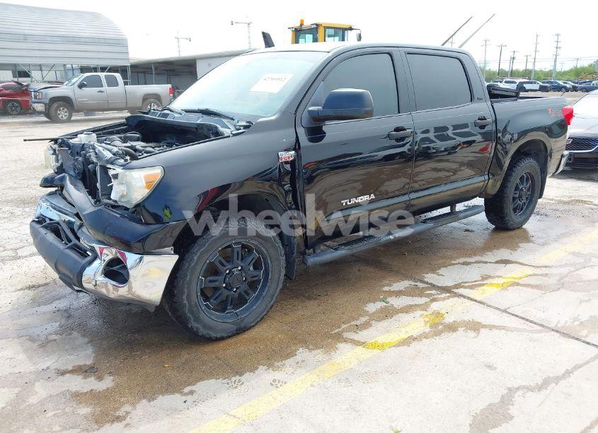 Photo 2 of 2013 Toyota Tundra GRADE 5.7L V8 (VIN 5TFDW5F19DX290264)