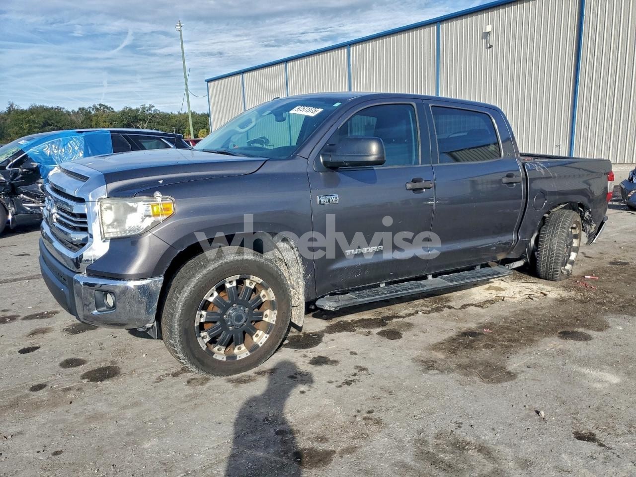 2017 TOYOTA TUNDRA CREWMAX SR5 (VIN 5TFDW5F19HX624377) main photo