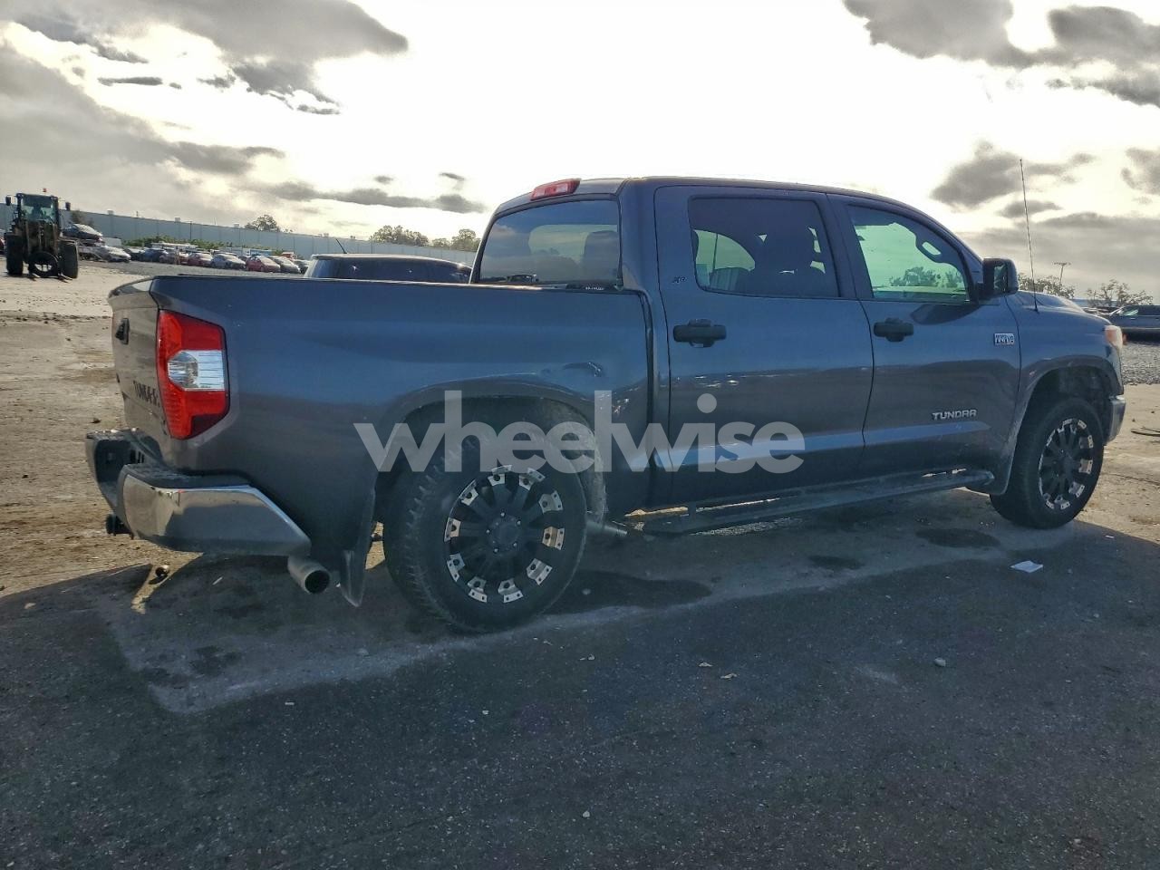 Photo 3 of 2017 TOYOTA TUNDRA CREWMAX SR5 (VIN 5TFDW5F19HX624377)
