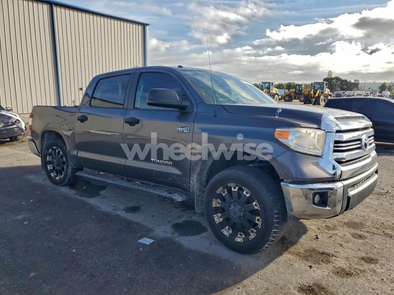 Photo 4 of 2017 TOYOTA TUNDRA CREWMAX SR5 (VIN 5TFDW5F19HX624377)