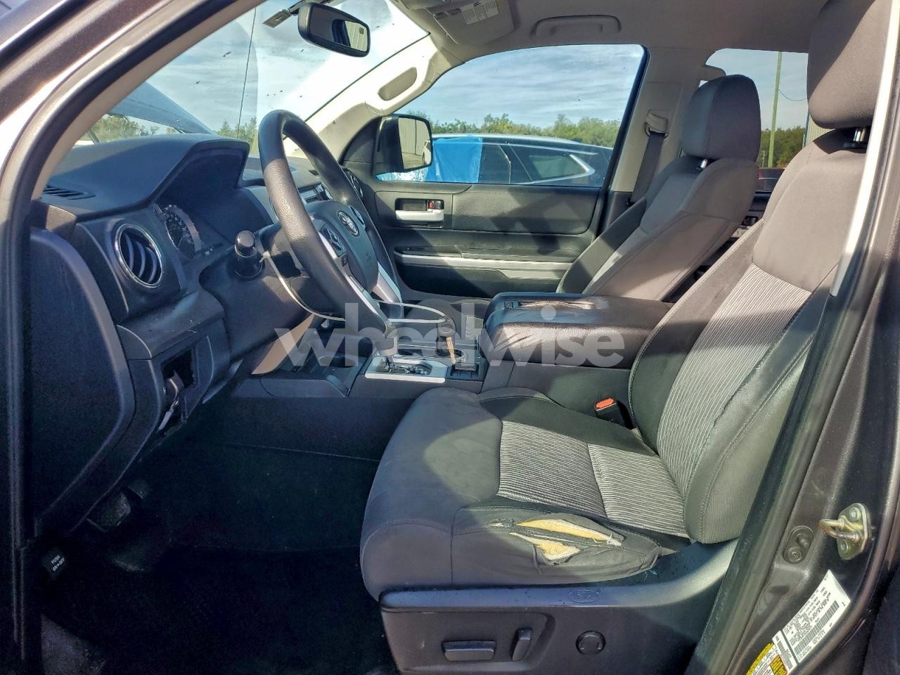 Photo 7 of 2017 TOYOTA TUNDRA CREWMAX SR5 (VIN 5TFDW5F19HX624377)