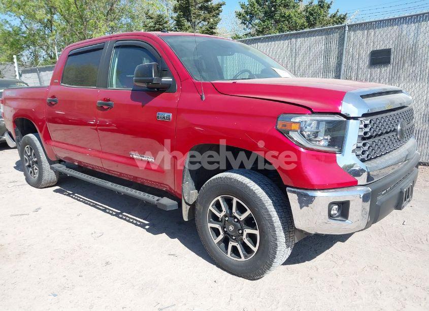 2018 Toyota Tundra SR5 5.7L V8 (VIN 5TFDW5F19JX749093) main photo