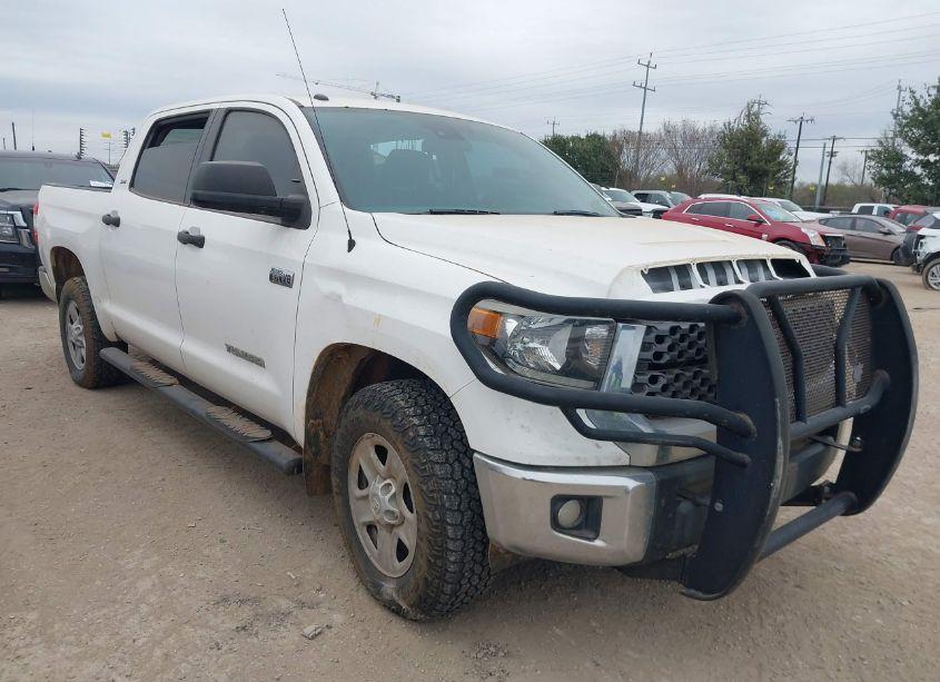 2018 Toyota Tundra SR5 5.7L V8 (VIN 5TFDW5F19JX770994) main photo