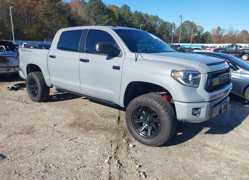 2017 Toyota Tundra TRD PRO 5.7L V8 (VIN 5TFDW5F1XHX594287) main photo