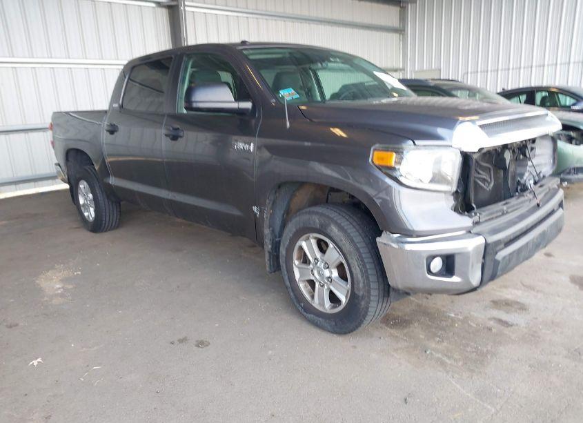 2018 Toyota Tundra SR5 5.7L V8 (VIN 5TFDW5F1XJX732688) main photo