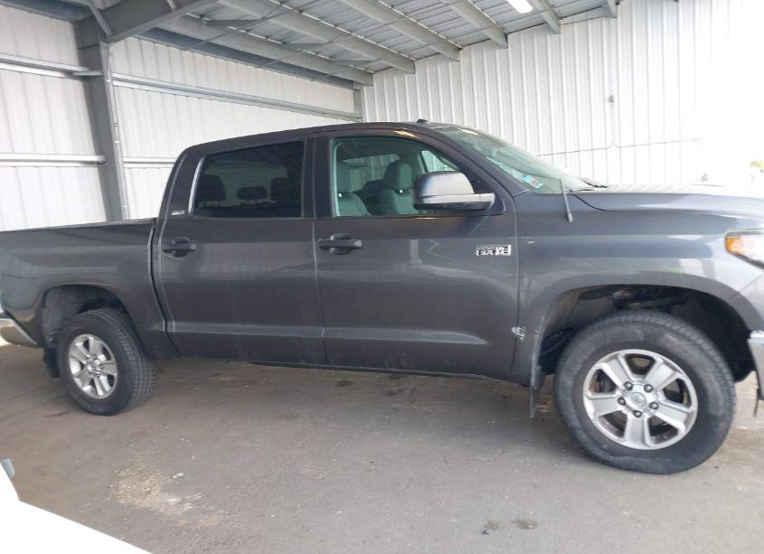 Photo 13 of 2018 Toyota Tundra SR5 5.7L V8 (VIN 5TFDW5F1XJX732688)