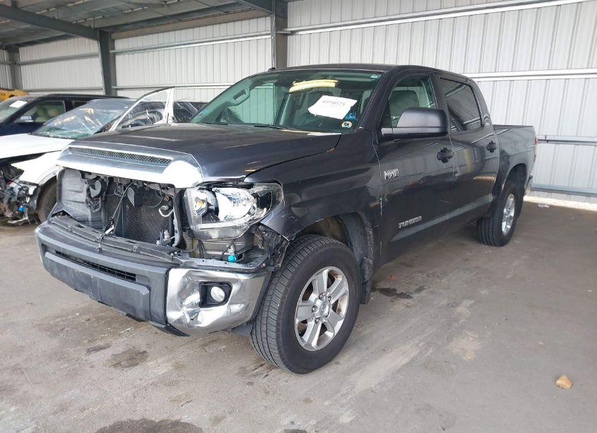 Photo 2 of 2018 Toyota Tundra SR5 5.7L V8 (VIN 5TFDW5F1XJX732688)