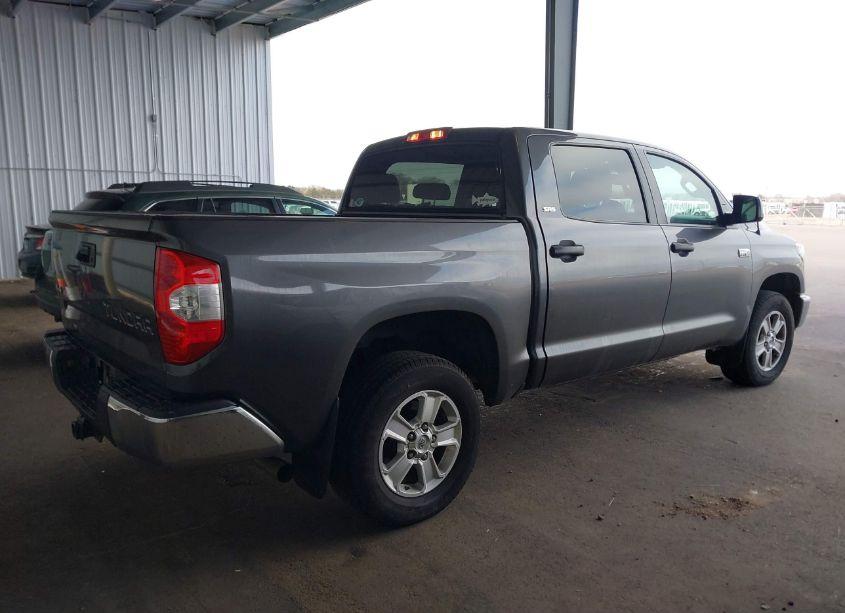 Photo 4 of 2018 Toyota Tundra SR5 5.7L V8 (VIN 5TFDW5F1XJX732688)