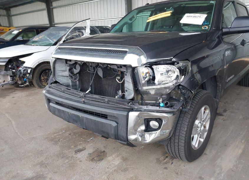 Photo 6 of 2018 Toyota Tundra SR5 5.7L V8 (VIN 5TFDW5F1XJX732688)