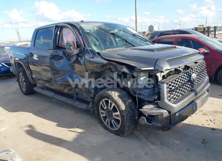 2019 Toyota Tundra SR5 5.7L V8 (VIN 5TFDW5F1XKX824143) main photo