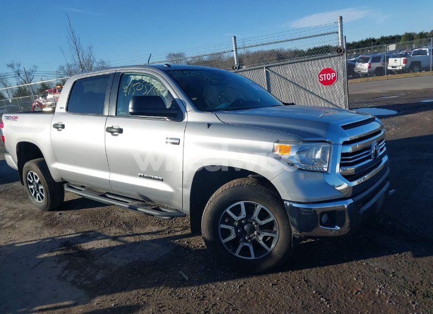 2017 Toyota Tundra SR5 5.7L V8 (VIN 5TFDY5F11HX642737) main photo