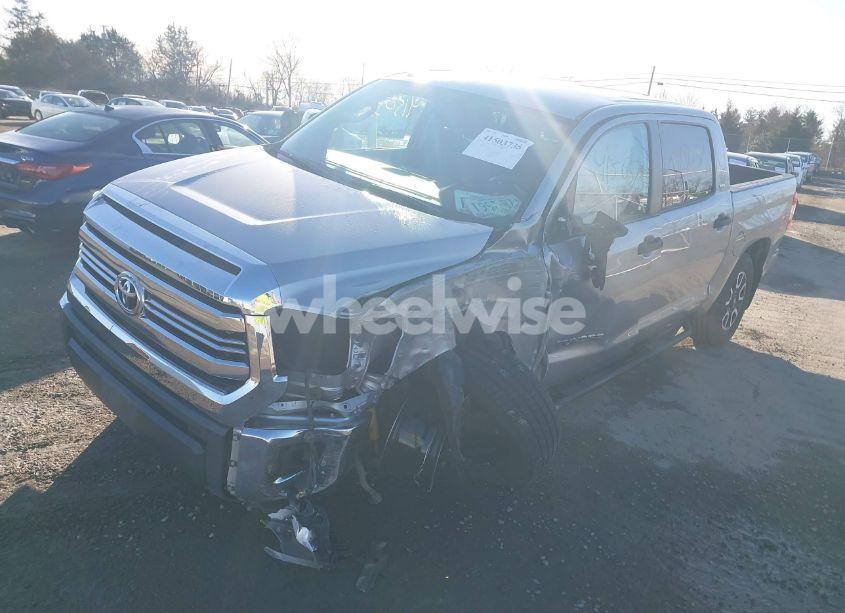 Photo 2 of 2017 Toyota Tundra SR5 5.7L V8 (VIN 5TFDY5F11HX642737)