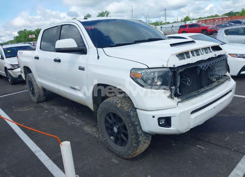 2018 Toyota Tundra SR5 5.7L V8 (VIN 5TFDY5F11JX711772) main photo