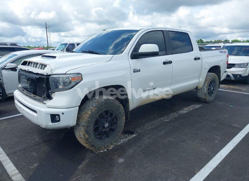 Photo 2 of 2018 Toyota Tundra SR5 5.7L V8 (VIN 5TFDY5F11JX711772)