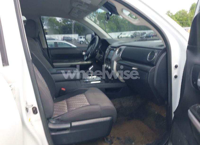 Photo 5 of 2018 Toyota Tundra SR5 5.7L V8 (VIN 5TFDY5F11JX711772)