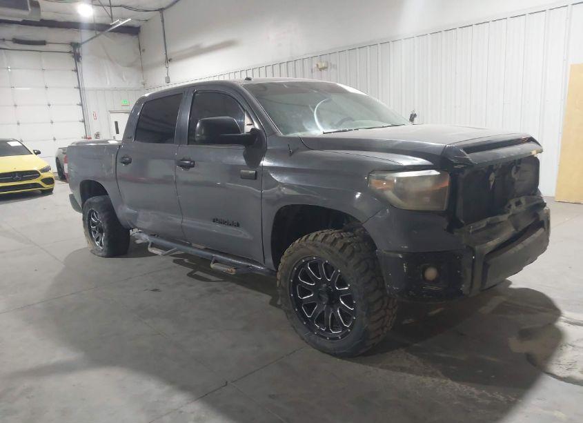 2019 Toyota Tundra SR5 5.7L V8 (VIN 5TFDY5F11KX827264) main photo