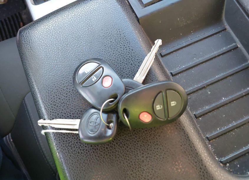 Photo 11 of 2016 Toyota Tundra SR5 5.7L V8 (VIN 5TFDY5F13GX524865)