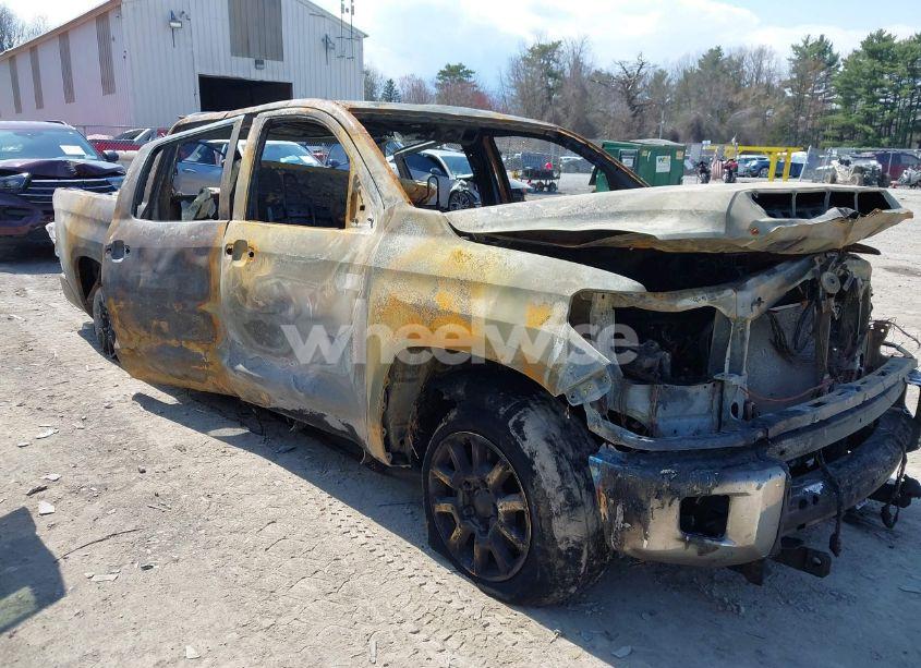 2020 Toyota Tundra SR5 (VIN 5TFDY5F13LX932471) main photo