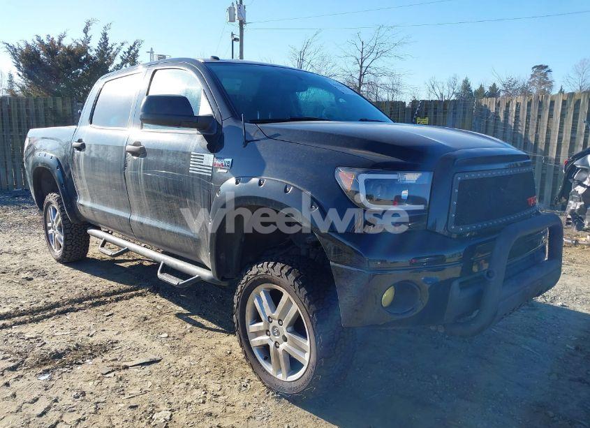 2013 Toyota Tundra CREWMAX SR5 (VIN 5TFDY5F15DX306843) main photo