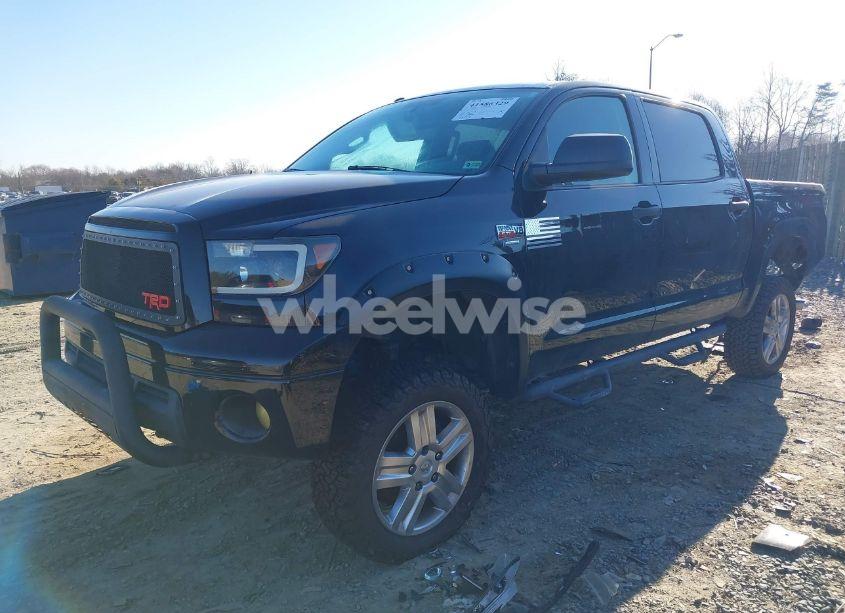 Photo 2 of 2013 Toyota Tundra CREWMAX SR5 (VIN 5TFDY5F15DX306843)