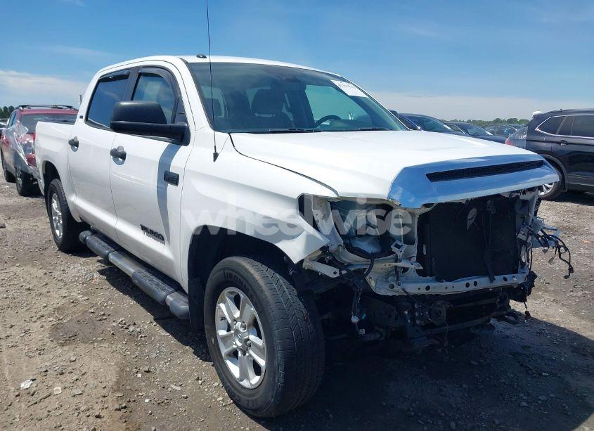2019 Toyota Tundra SR5 5.7L V8 (VIN 5TFDY5F16KX861779) main photo