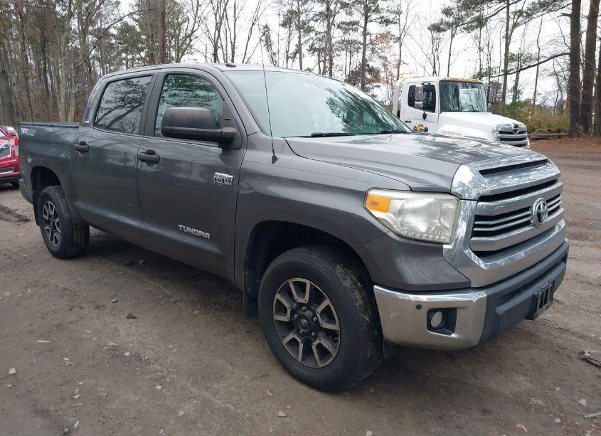 2016 Toyota Tundra SR5 5.7L V8 (VIN 5TFDY5F17GX556363) main photo