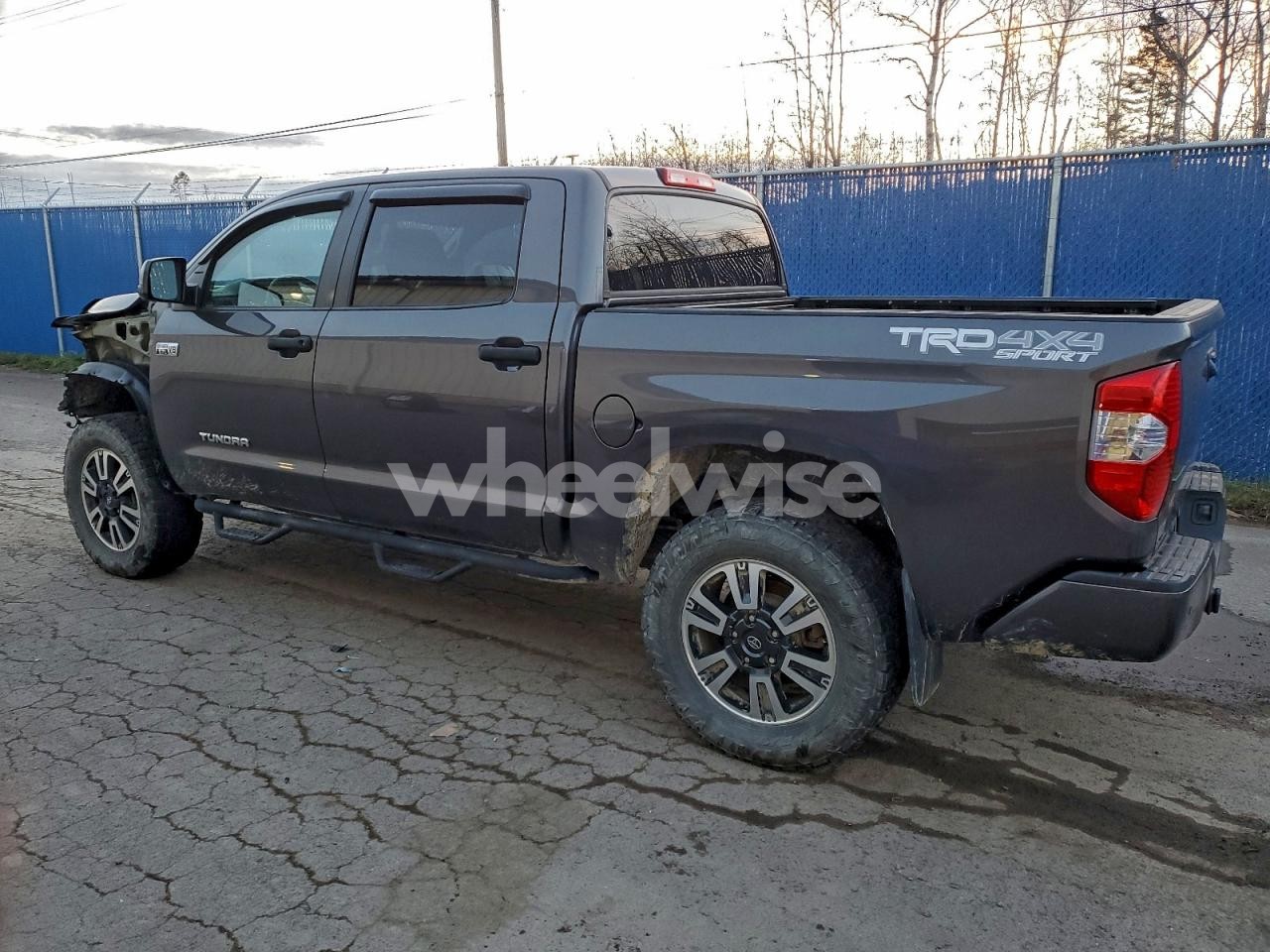 Photo 2 of 2018 TOYOTA TUNDRA CREWMAX SR5 (VIN 5TFDY5F17JX727958)