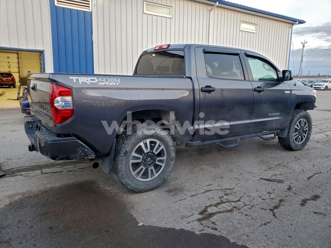 Photo 3 of 2018 TOYOTA TUNDRA CREWMAX SR5 (VIN 5TFDY5F17JX727958)