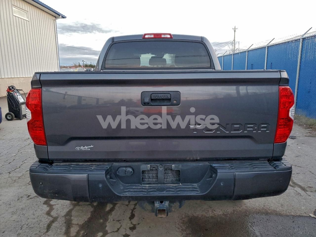 Photo 6 of 2018 TOYOTA TUNDRA CREWMAX SR5 (VIN 5TFDY5F17JX727958)