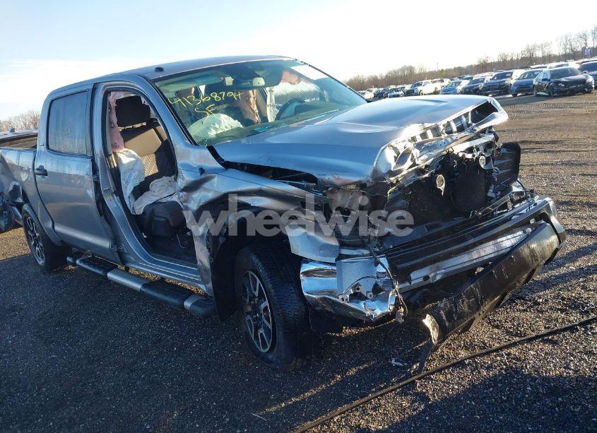 2019 Toyota Tundra SR5 5.7L V8 (VIN 5TFDY5F17KX825602) main photo