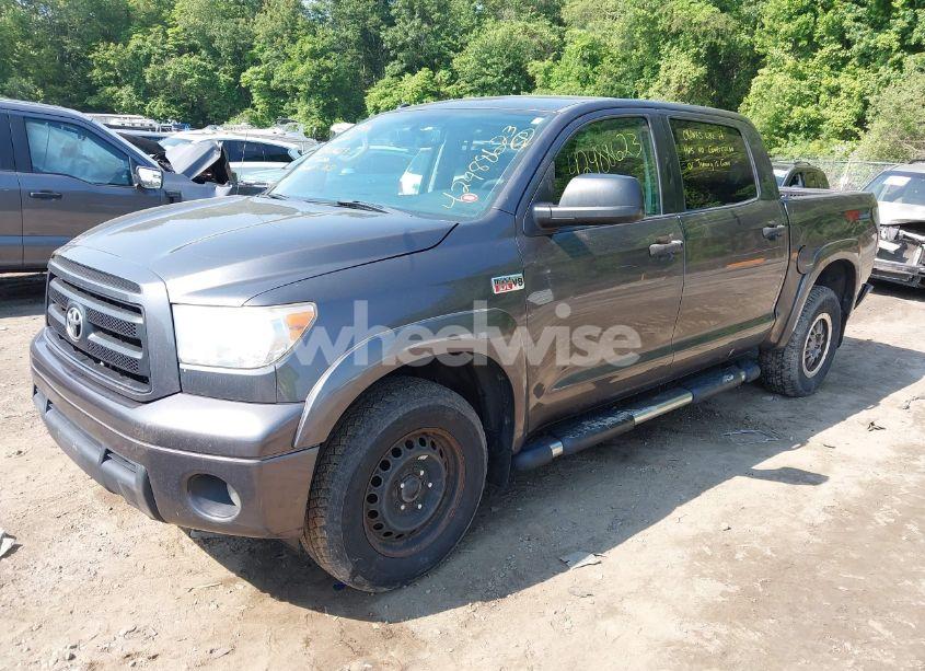 Photo 2 of 2013 Toyota Tundra GRADE 5.7L V8 (VIN 5TFDY5F18DX277032)