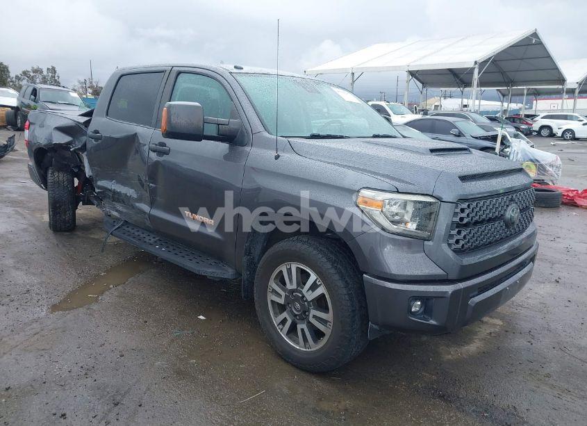 2018 Toyota Tundra SR5 5.7L V8 (VIN 5TFDY5F19JX744986) main photo