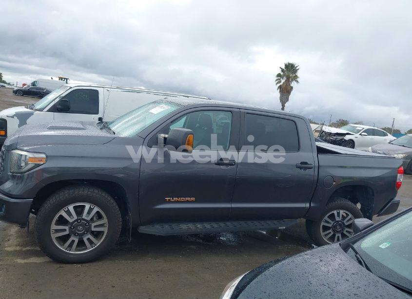 Photo 14 of 2018 Toyota Tundra SR5 5.7L V8 (VIN 5TFDY5F19JX744986)