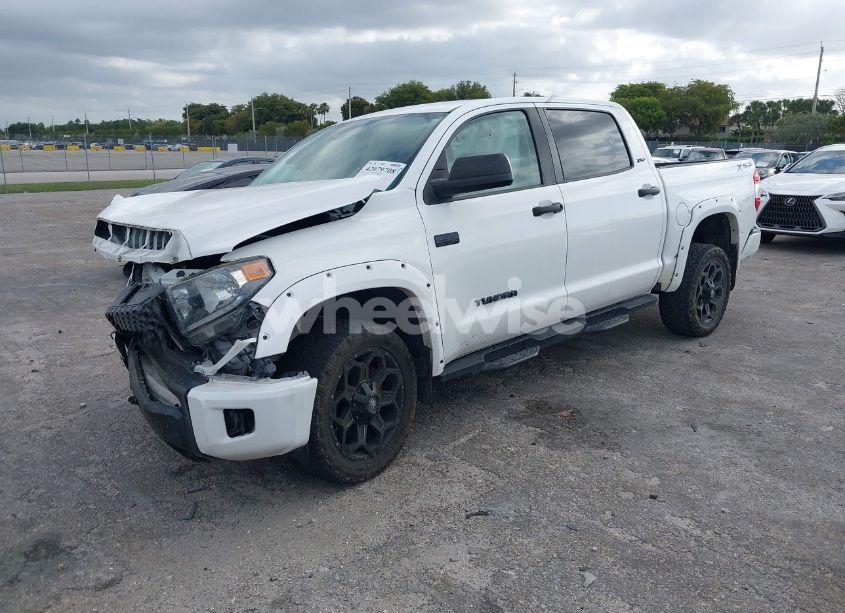 Photo 2 of 2020 Toyota Tundra SR5 (VIN 5TFDY5F19LX913388)