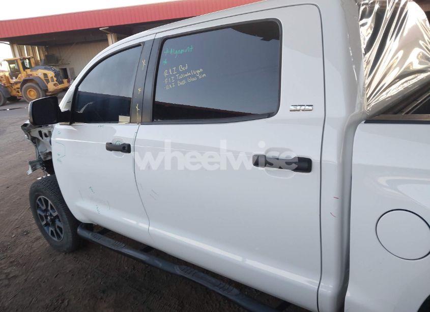 Photo 14 of 2018 Toyota Tundra SR5 5.7L V8 (VIN 5TFDY5F1XJX710426)