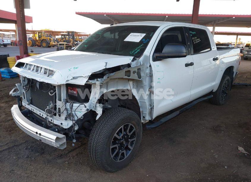 Photo 2 of 2018 Toyota Tundra SR5 5.7L V8 (VIN 5TFDY5F1XJX710426)