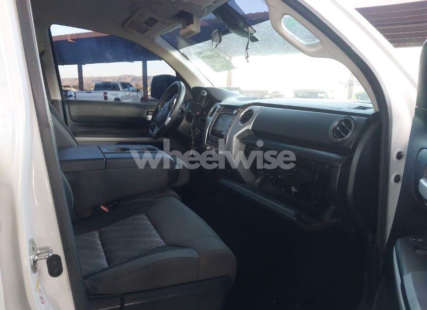 Photo 5 of 2018 Toyota Tundra SR5 5.7L V8 (VIN 5TFDY5F1XJX710426)