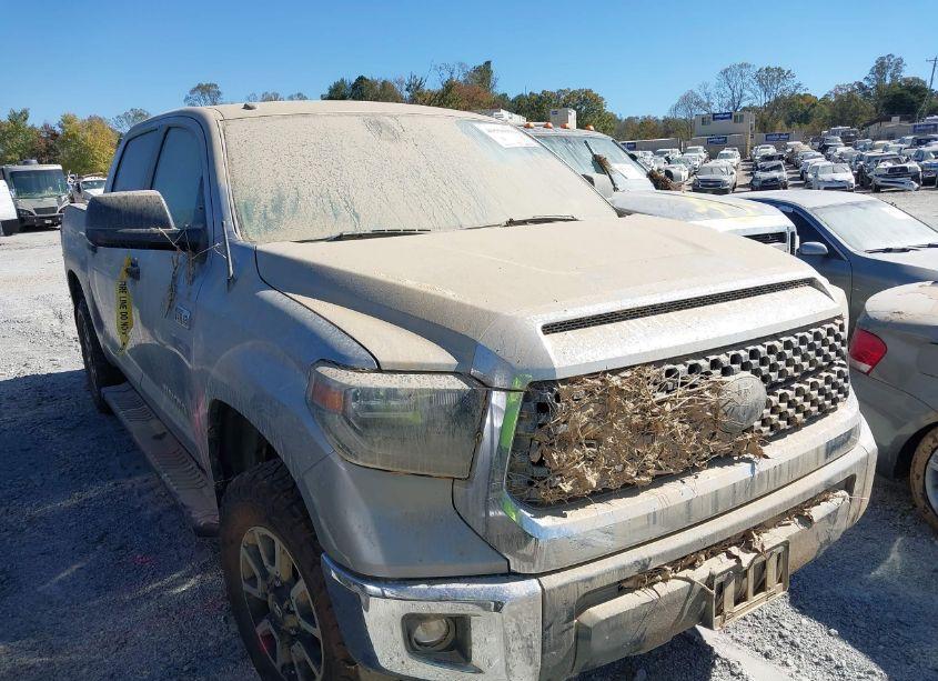 2018 Toyota Tundra SR5 5.7L V8 (VIN 5TFDY5F1XJX724505) main photo