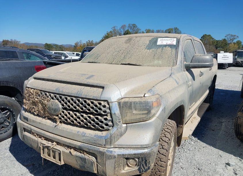Photo 2 of 2018 Toyota Tundra SR5 5.7L V8 (VIN 5TFDY5F1XJX724505)