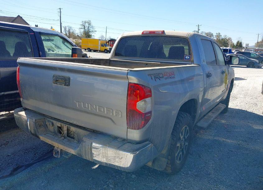 Photo 4 of 2018 Toyota Tundra SR5 5.7L V8 (VIN 5TFDY5F1XJX724505)