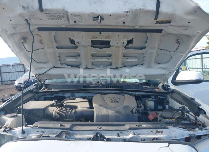 Photo 10 of 2016 Toyota Tacoma SR5 (VIN 5TFDZ5BN0GX002152)