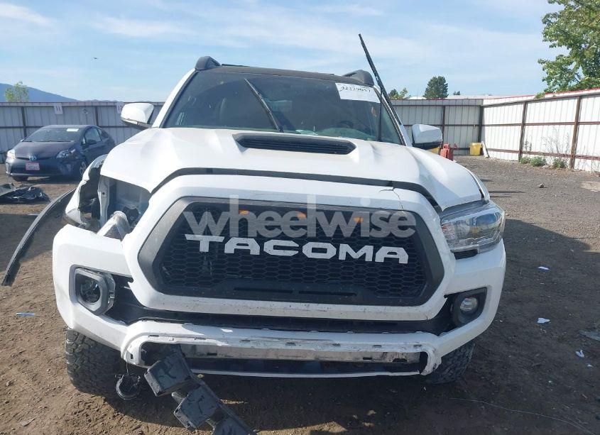 Photo 13 of 2016 Toyota Tacoma SR5 (VIN 5TFDZ5BN0GX002152)