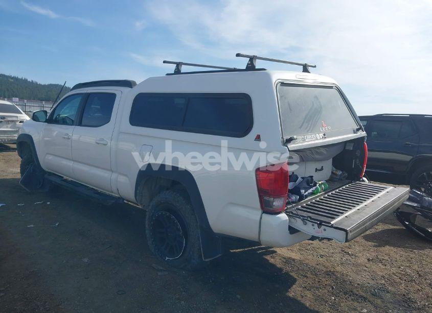 Photo 3 of 2016 Toyota Tacoma SR5 (VIN 5TFDZ5BN0GX002152)