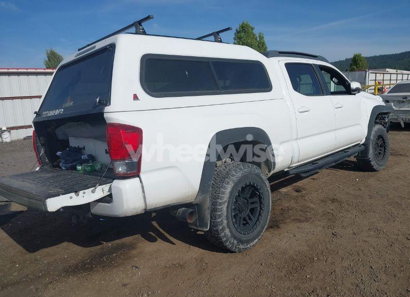 Photo 4 of 2016 Toyota Tacoma SR5 (VIN 5TFDZ5BN0GX002152)