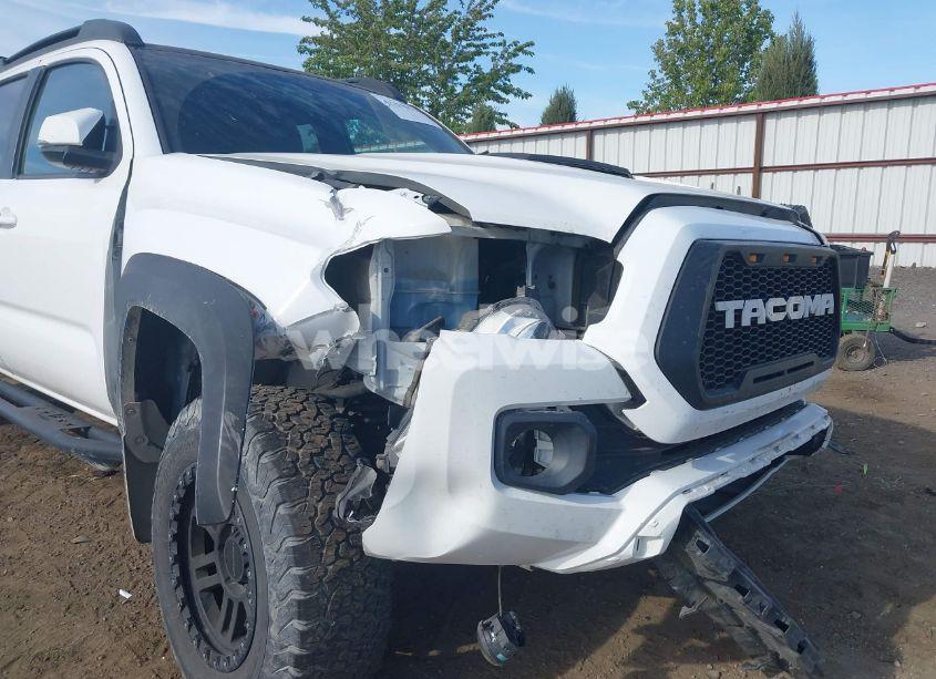Photo 6 of 2016 Toyota Tacoma SR5 (VIN 5TFDZ5BN0GX002152)