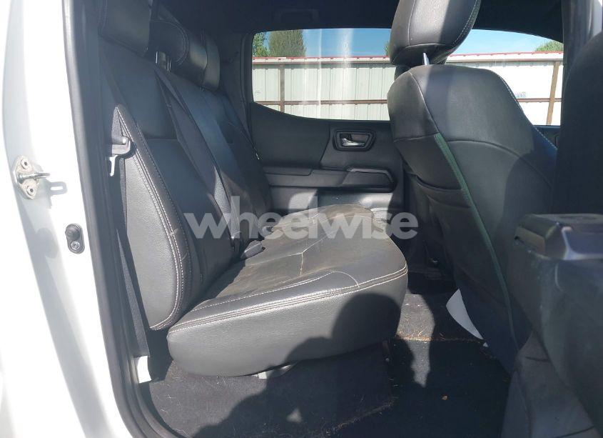 Photo 8 of 2016 Toyota Tacoma SR5 (VIN 5TFDZ5BN0GX002152)