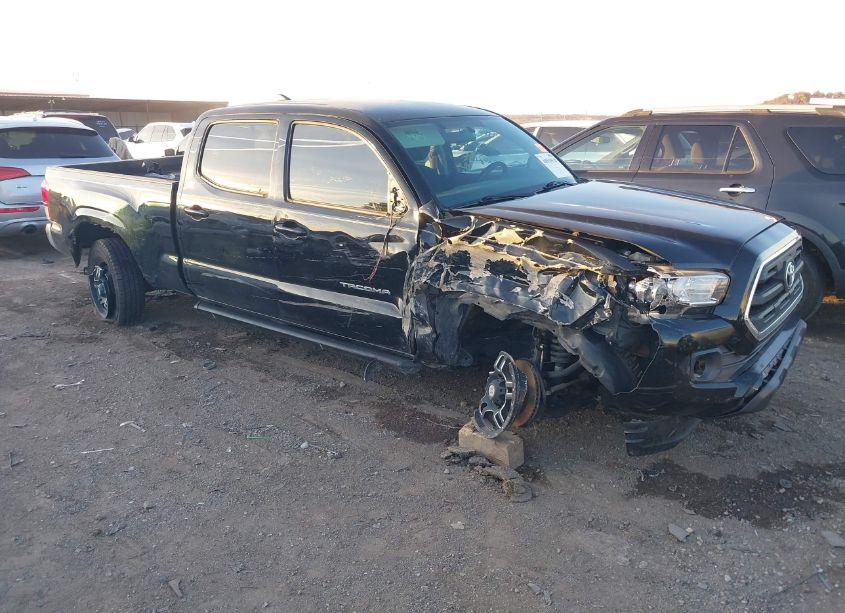 2016 Toyota Tacoma SR5 V6 (VIN 5TFDZ5BN1GX005416) main photo