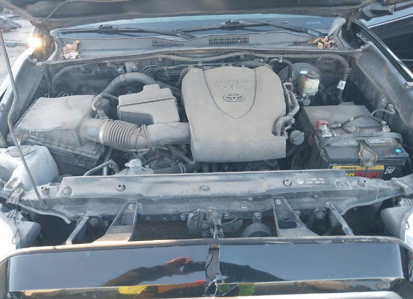 Photo 10 of 2016 Toyota Tacoma SR5 V6 (VIN 5TFDZ5BN1GX005416)