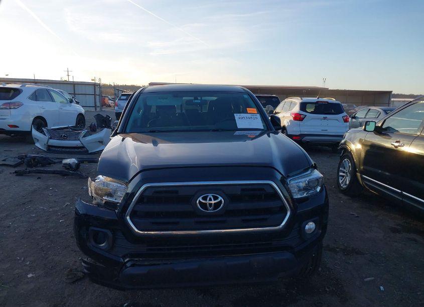 Photo 13 of 2016 Toyota Tacoma SR5 V6 (VIN 5TFDZ5BN1GX005416)