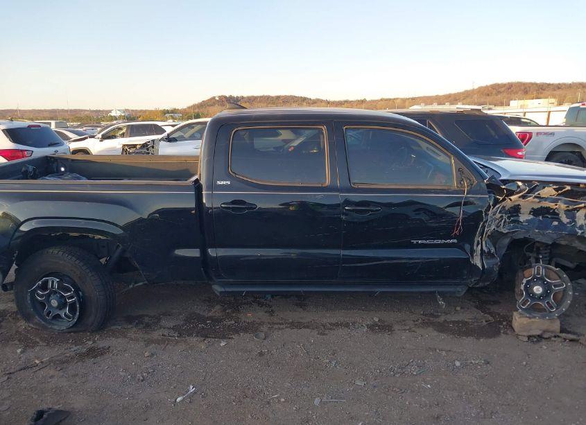 Photo 14 of 2016 Toyota Tacoma SR5 V6 (VIN 5TFDZ5BN1GX005416)